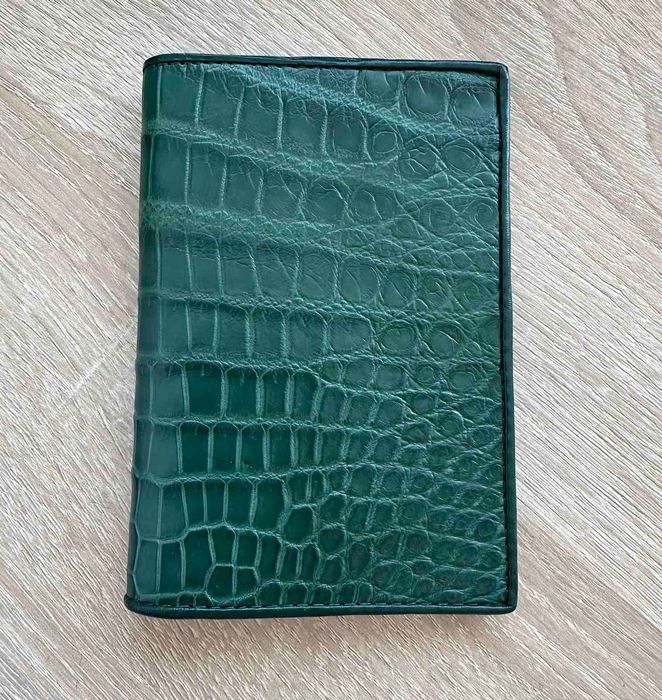 Обложка на паспорт из натур. кожи крокодила зеленая коричневая Тайланд