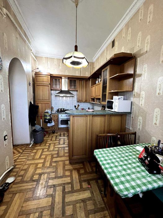 4-кімнатна квартира в історичному центрі міста на вул. Пастера