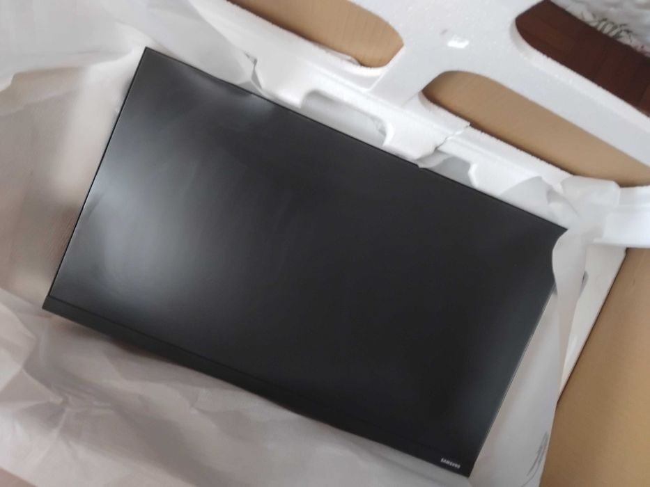 Monitor SAMSUNG 24'' - Full HD - IPS -LF24T350FHRXEN _ USADO 1  ano.