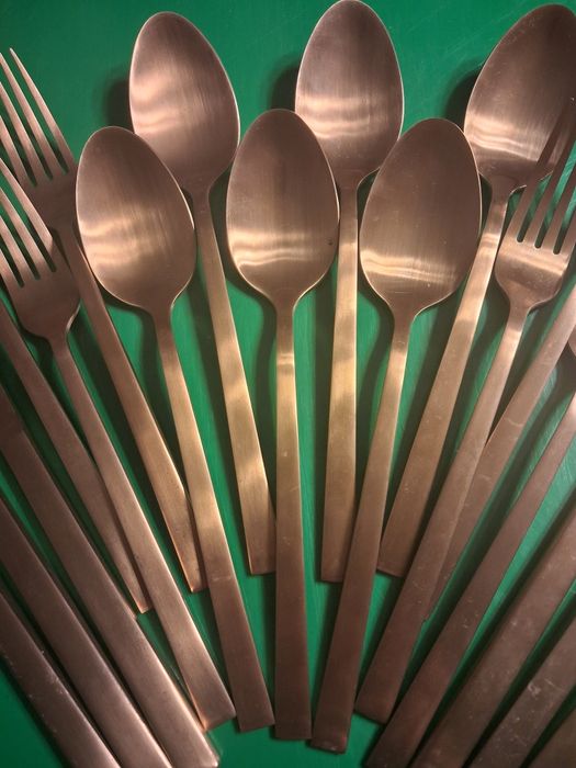 Sztućce Crofton, Złoty