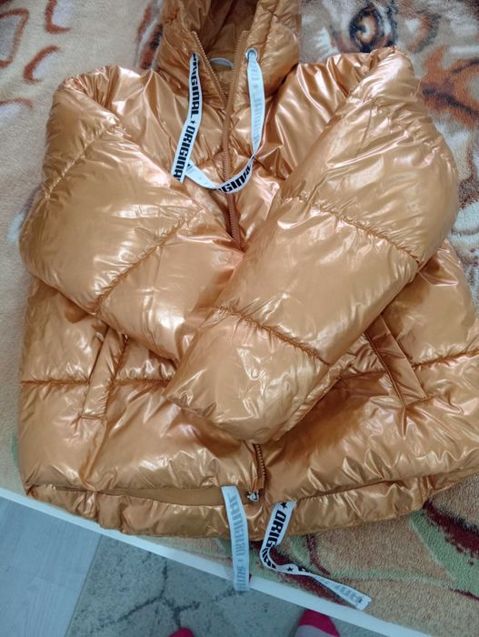 Kispo dourado de mulher