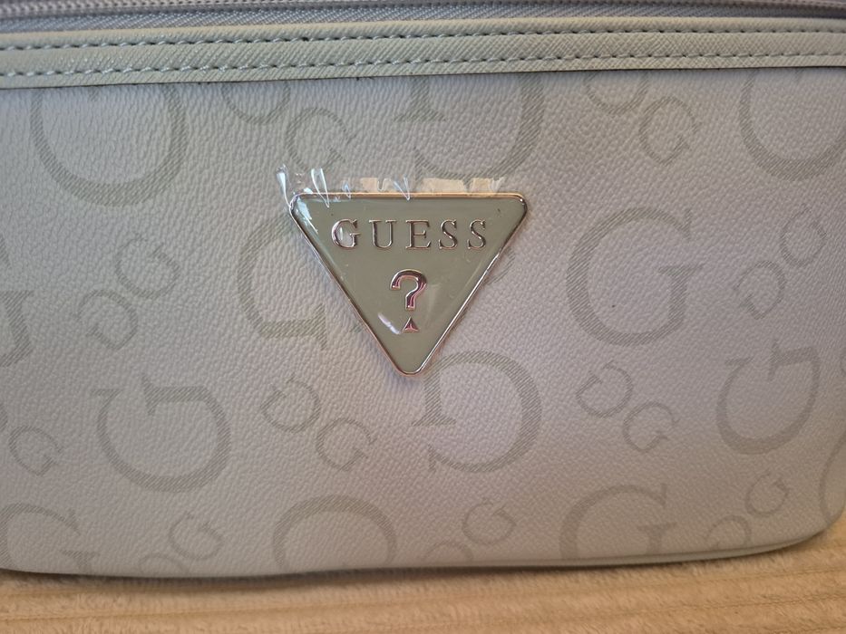 Kosmetyczka Kuferek Damski Guess