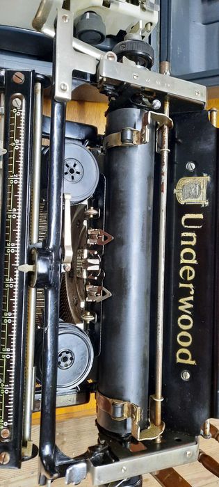 Duas máquinas de escrever