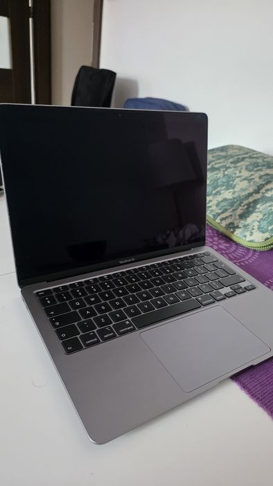 MacBook Się 13-inch A2179 jak nowy.