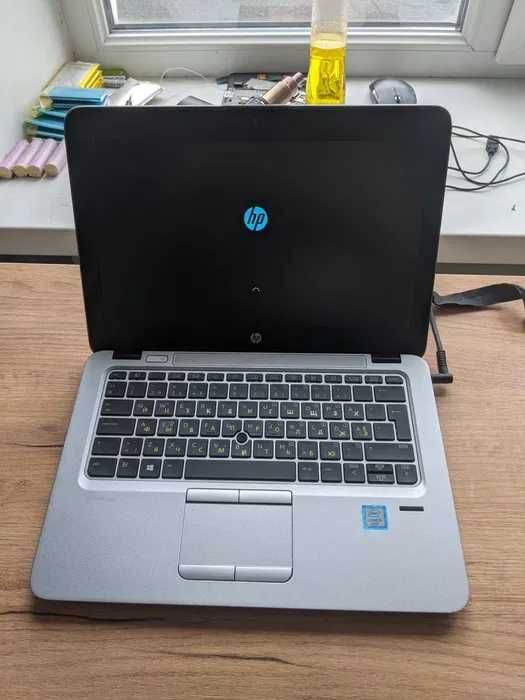 Ноутбук HP 820 G3 12.5" на деталі