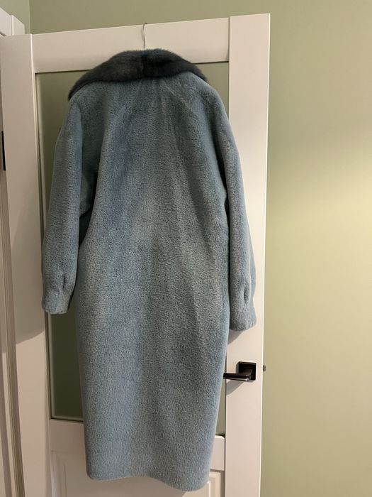 Пальто демісезонне з коміром із норки