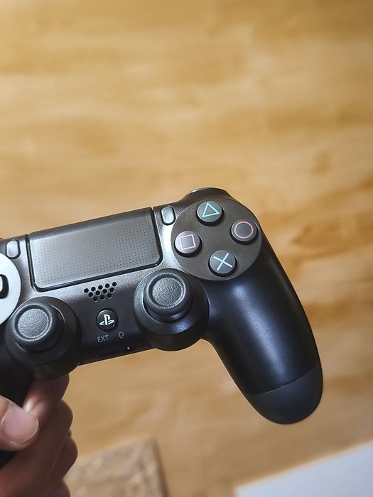 Comando Ps4  V2 em perfeito Estado . Preto