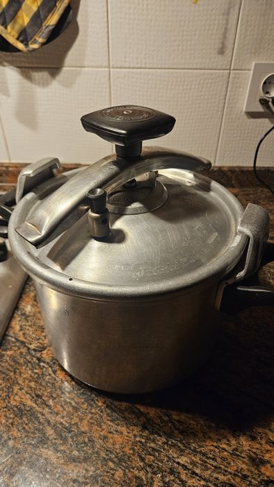 Panela de pressão Celar