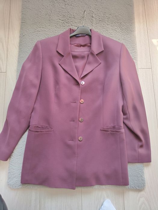 Garsonka damska ze spódnicą