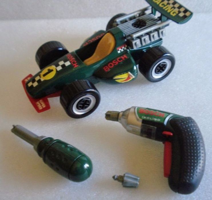 Antigo Carro de corrida Bosh com ferramenta de 2002