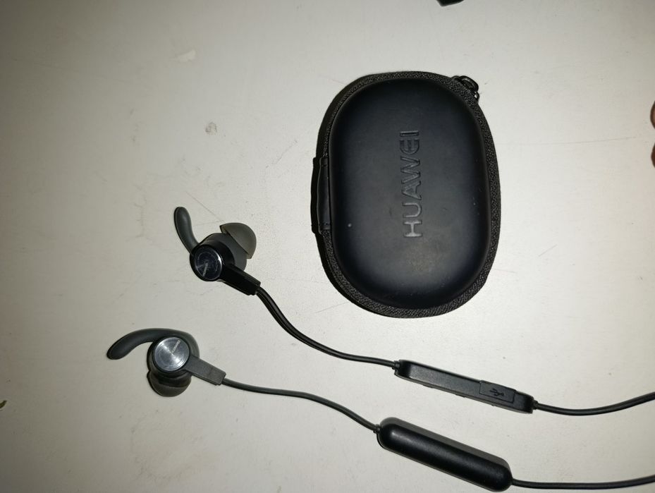 Продам навушники HUAWEI