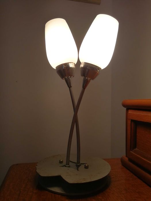 Candeeiro de Teto Cromado com 5 Focos. Candeeiro de Mesa (oferta)