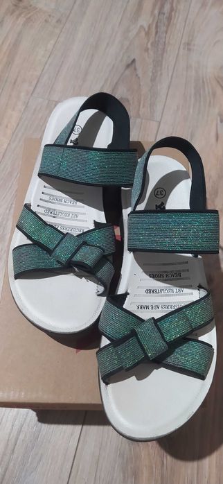 Чудове літнє взуття