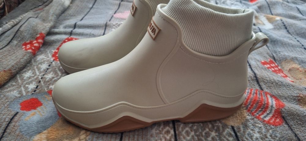 Ризинові чоботи утепленні нові