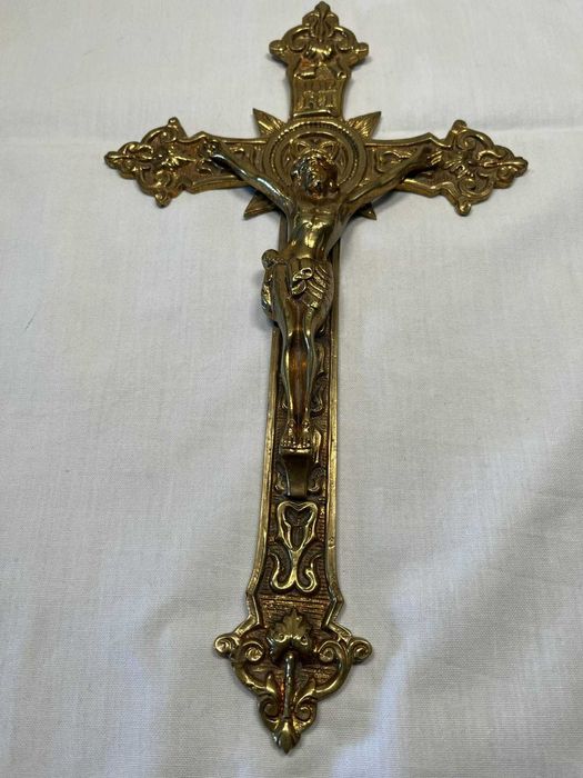 Crucifixo em bronze