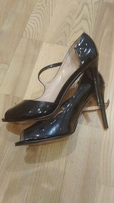 Женские босоножки