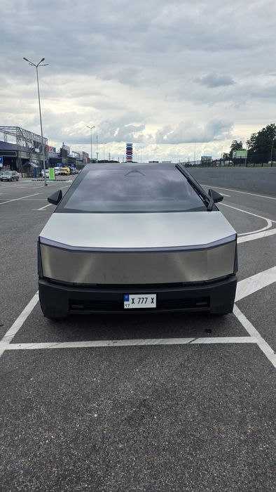 Tesla Cybertruck (категорія B !)
