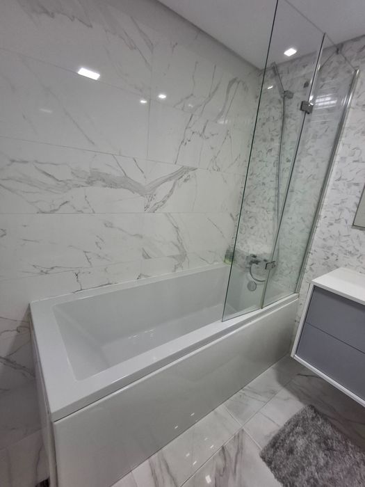 Lote Casa de Banho - Banheira 170 + Móvel + Espelho 100 + Vidro + Torneira BRUMA (Disponível em dez)