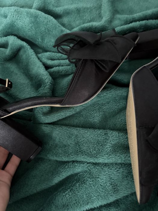 Buty na korku z kokardka