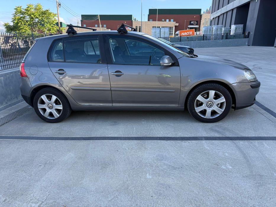 Golfo automático impecável  pode trazer mecânico ano 2006 motor 1900  5⃣ portas  tudo bem eu vendo porque tenho outro carro e esse o golf está   novo