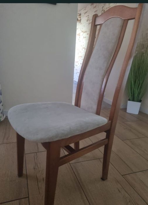 Stół rozkładany z krzesłami