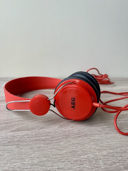 Headphones AEG vermelhos