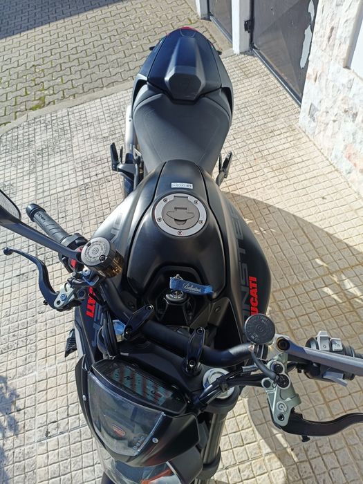 Ducati monster 937