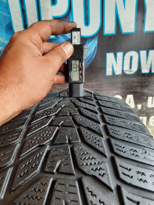 Opony zimowe 235/55/17 Hankook Para 2022rok