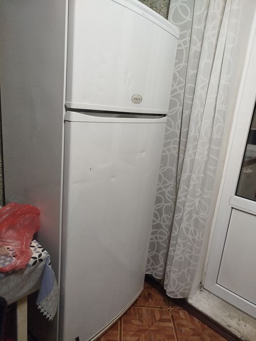 Холодильник  Ariston