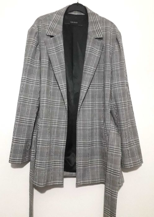 Casaco aos quadrados com cinto Zara - T: M