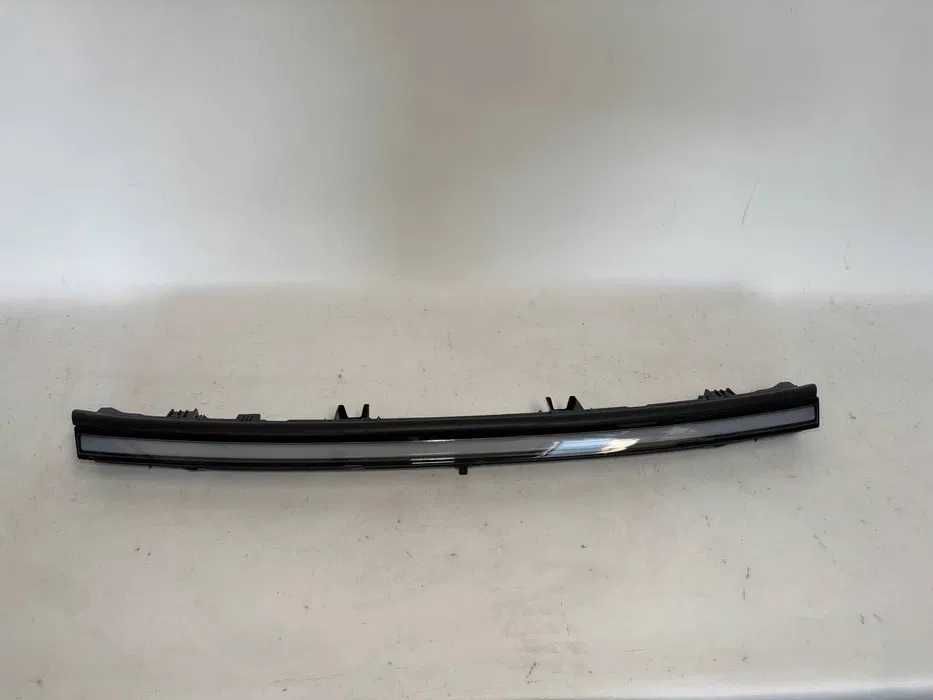 Центральна фара Tesla Model Y Juniper 2025+