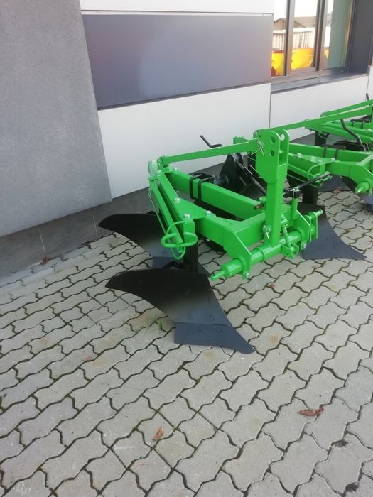 Плуг 2-20 bomet. 2-25. 3-30 Є доставка.