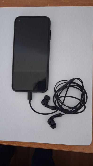 Sprzedam telefon Samsung m11 używany +słuchawki przewodowe nowe