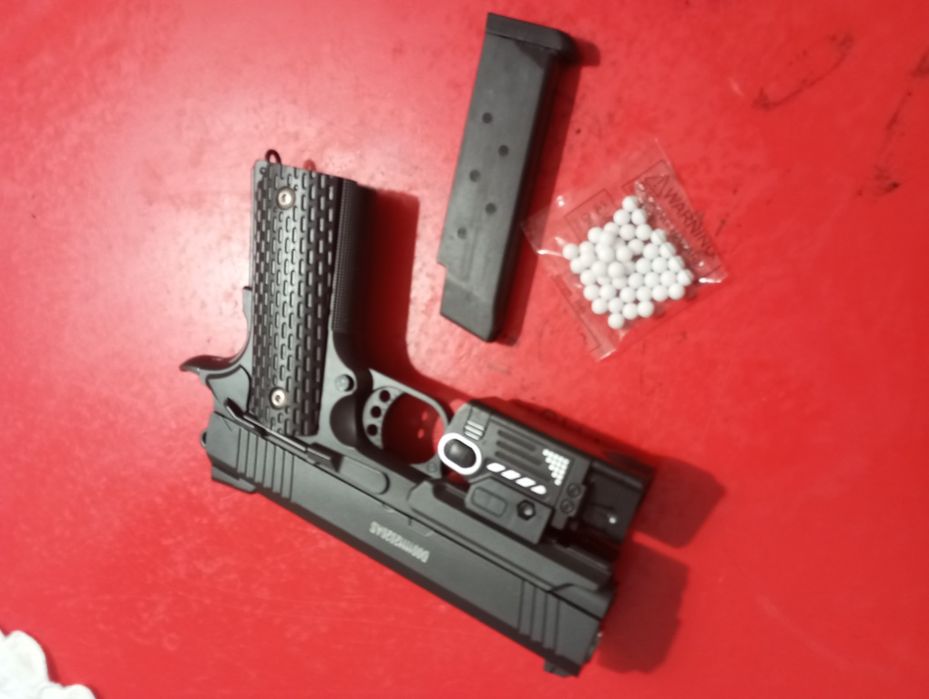 Pistola de airsoft ( nova ) full metal