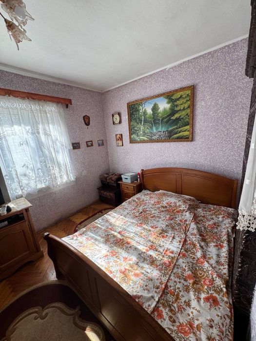 Продаж будинку з великою ділянкою в Новоселиці