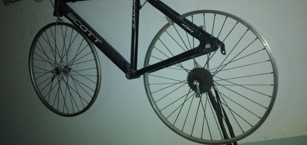 Rodas 28X completas 40,€ / Outras peças/ Topkaise várias em Gondom