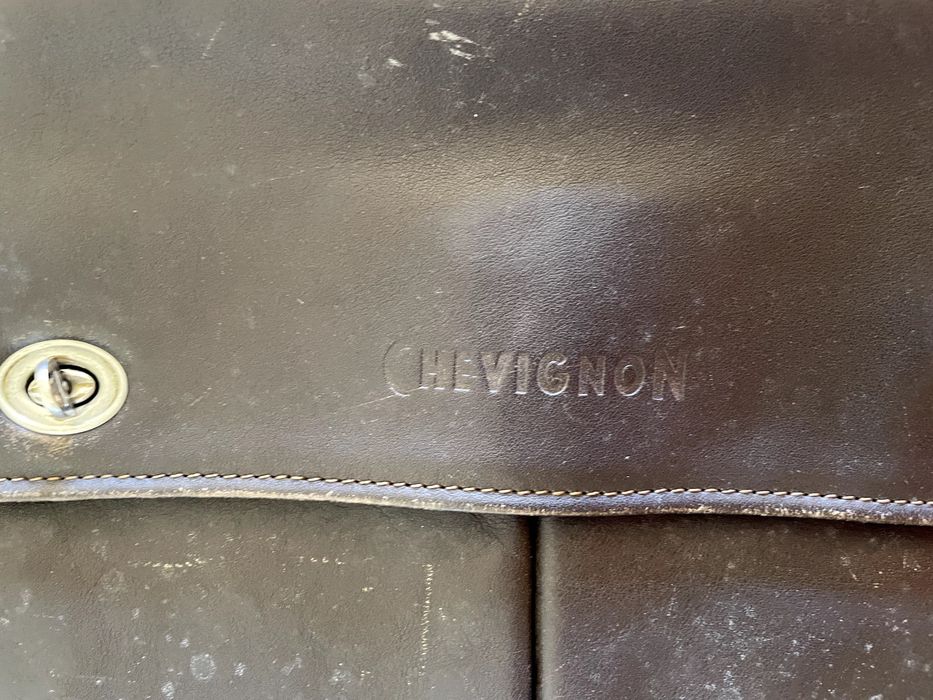 Mala de homem em pele de marca