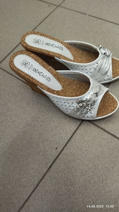 Продам жіночі шлепанці