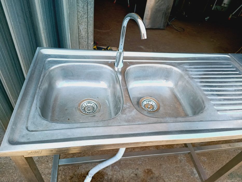 Bancada inox com dois pios