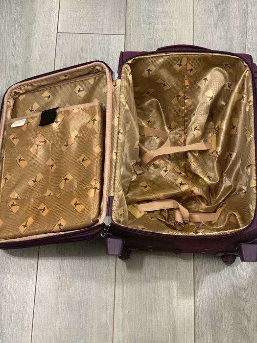 Чемодан  THRE BIRDS.