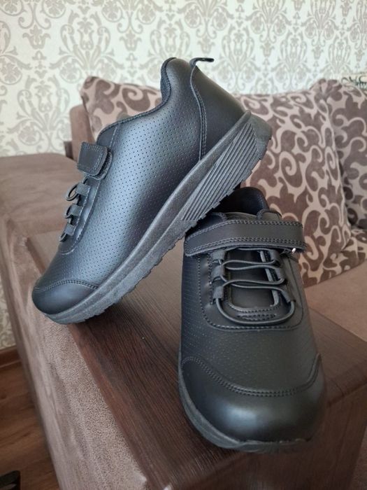 Кроссовки на липучке