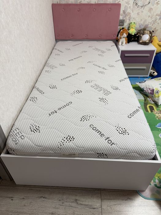 Продам ліжко односпальне 90*200.