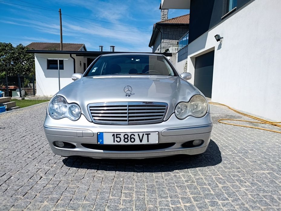 Mercedes-Benz C220 CDI Elegance (2001) – Apenas 219100 km – Mecânica Impecável
