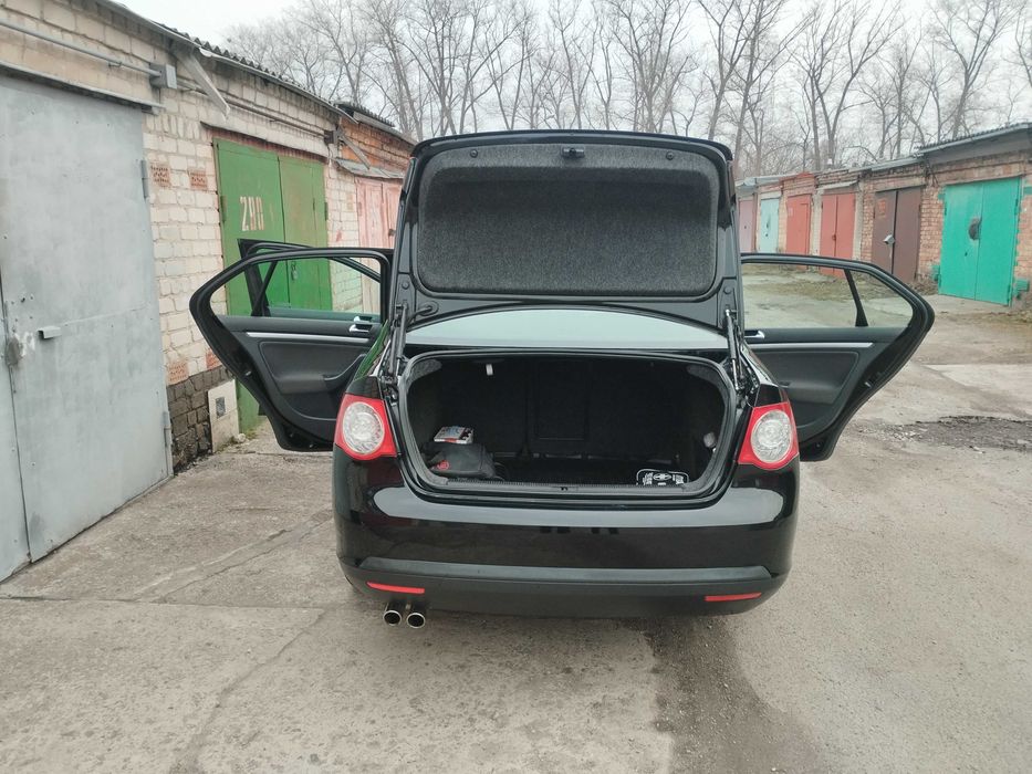 VolksWagen Jetta FSI 2.0 2006 р.в. 5800$ торг.
