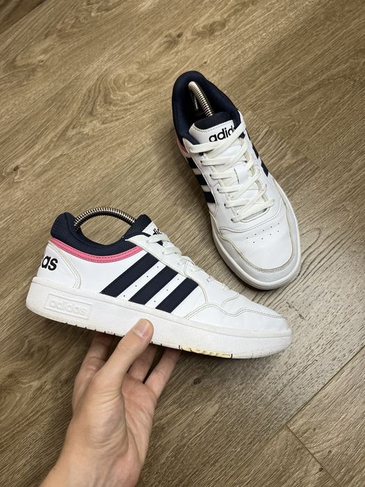 Продам БОМБЕЗНІ жіночі кросівки Adidas Hoops 3