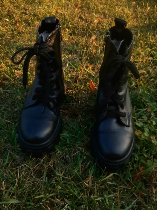 Жіночі ботинки на шнурівках