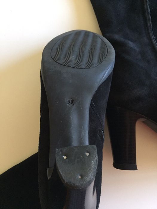 Botas de cano alto em nobuk/camurça