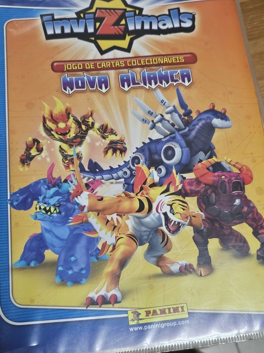Álbum e cartas Invizimals