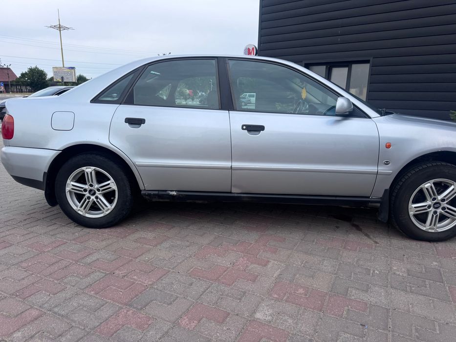 Продам ауді а 4 1996 року