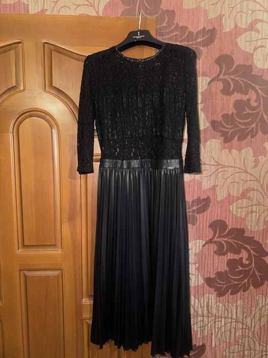 Женское платье Guess